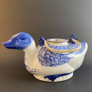 Vintage Porcelain Duck Shaped Teapot Blue and White W/Lid & Handle Hand Painted‎